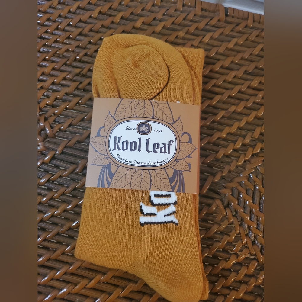 NWT Kool KIY OS Kool Leaf Orange Socks